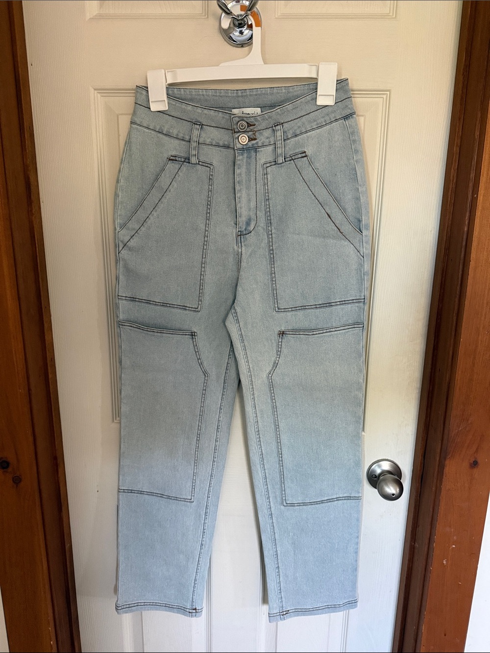 NWOT Women's Light Wash Patch Pocket Jeans